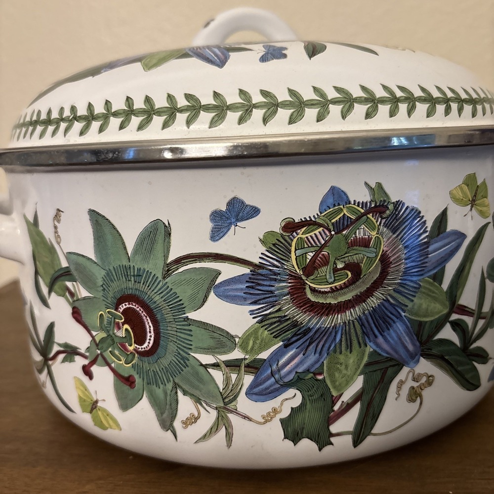 Portmeirion Botanic Garden Enameled Dutch Oven Blue Passion Flower Design Large - Picture 4 of 9
